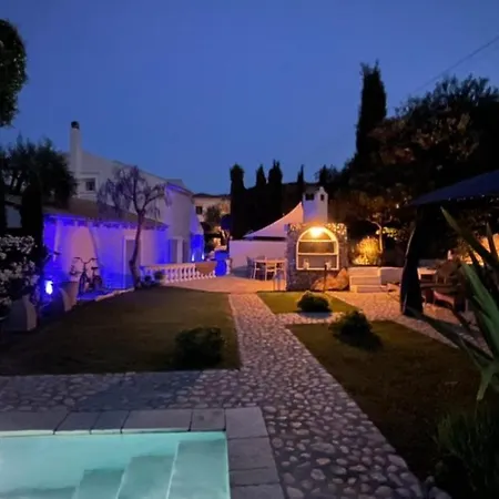 Willa Vraxleri House *